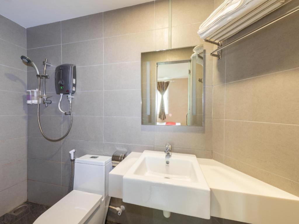 Sunlight Hotel Kulai Exterior photo
